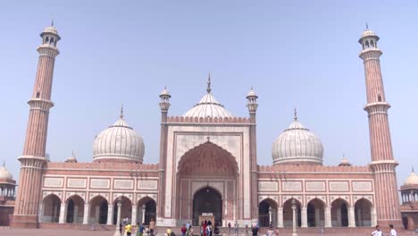 establecimiento de la toma de los interiores de la mezquita de jama delhi india