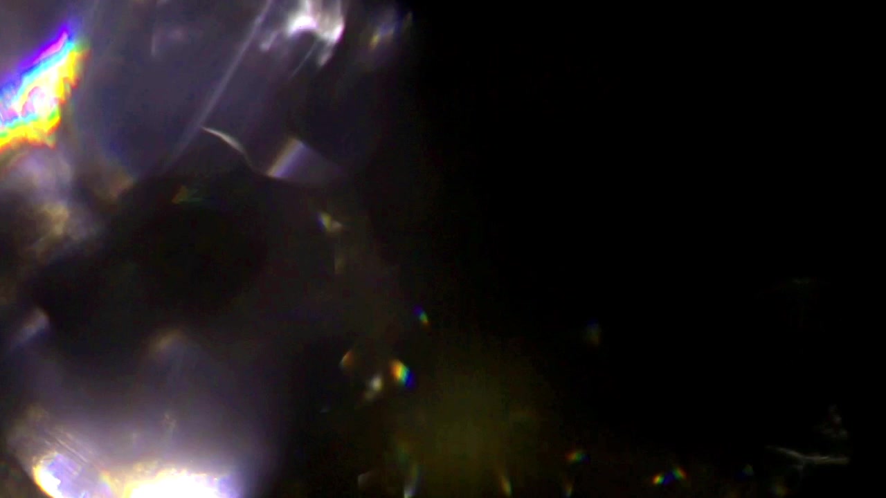 Sovrapposizioni astratte di perdite di luce e bagliori dell'obiettivo su sfondo nero