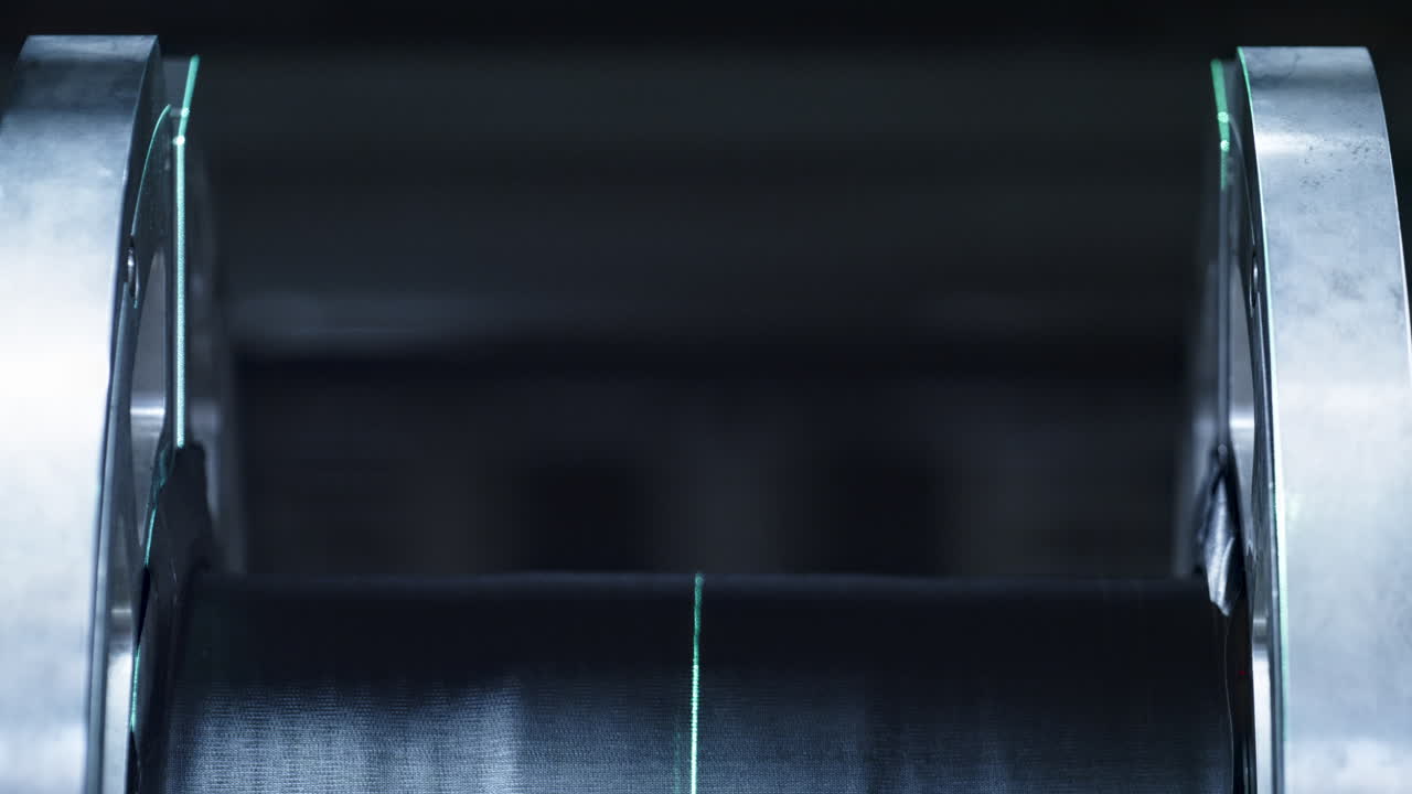 현대 공장에서 고무 테이프를 사용하여 타이어 제작 기계 작업 프로세스의 자세한 설명