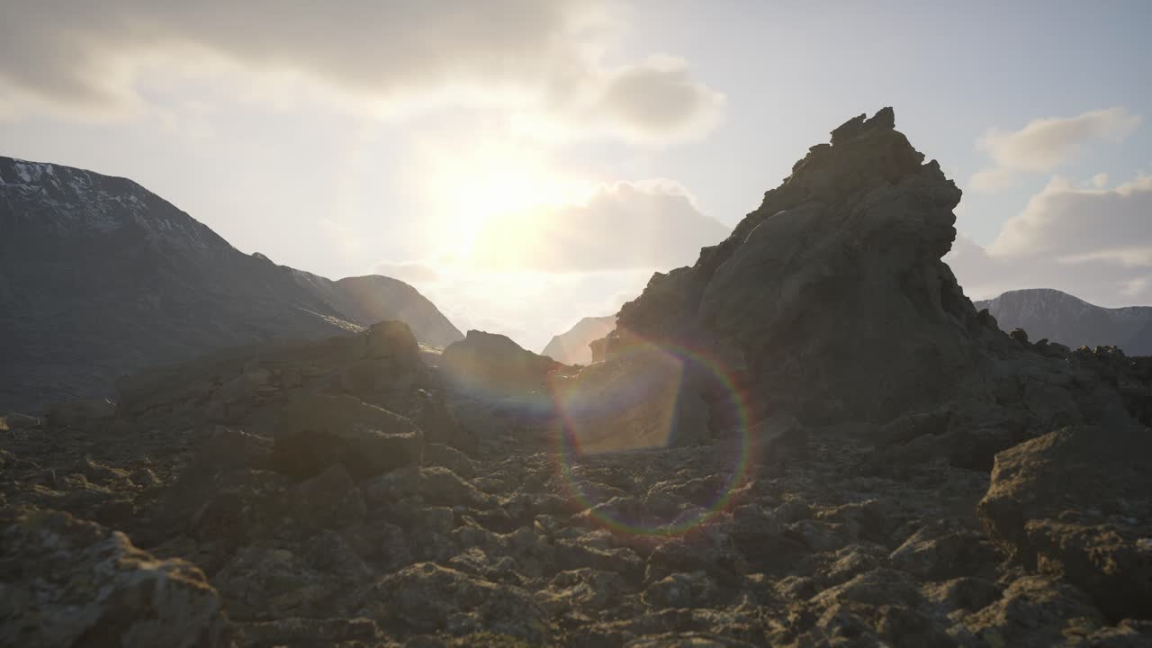 바위, 거친 봉우리 및 산의 경치 좋은 풍경