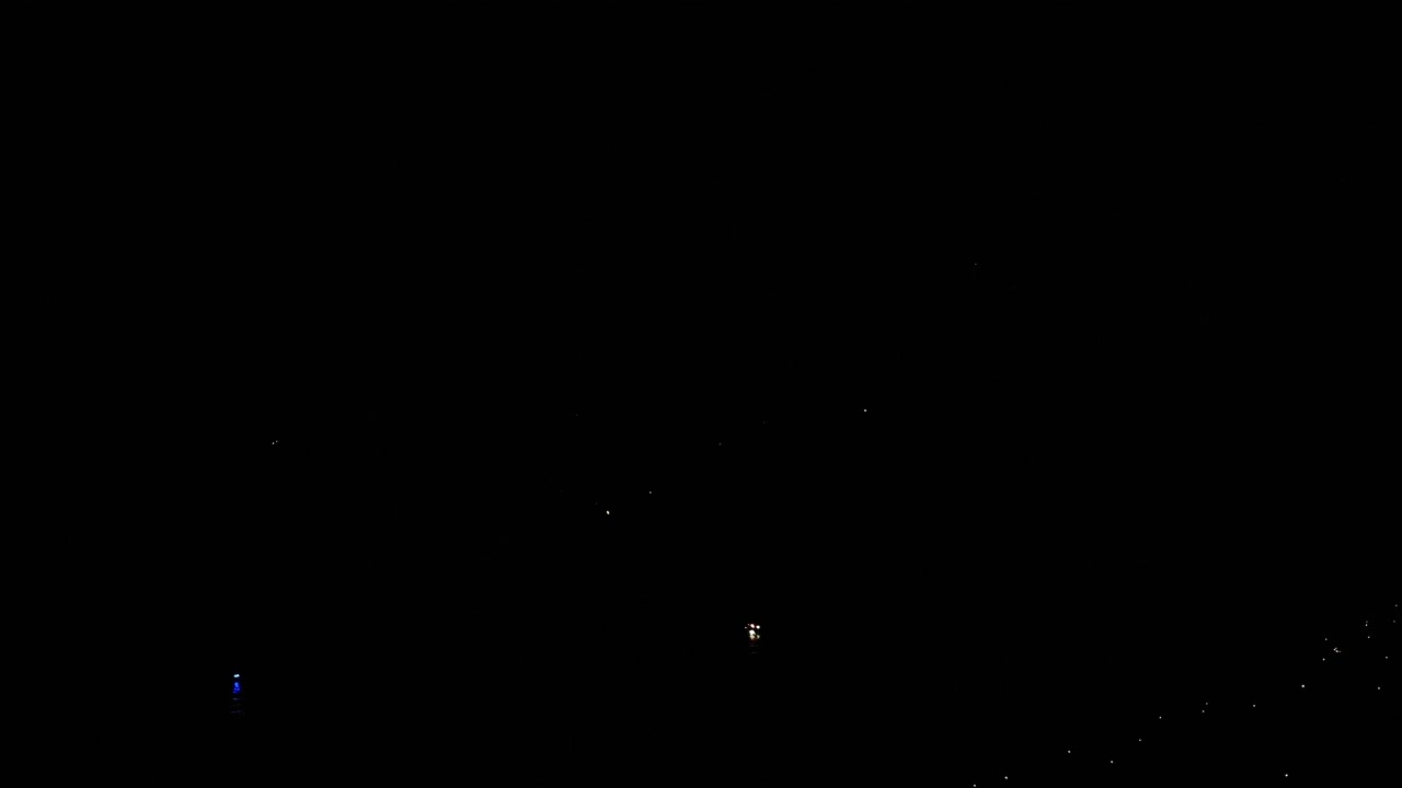 7월 4일 드론으로 촬영된 이 영상은 마이애미 해변의 화려한 불꽃놀이를 보여준다.