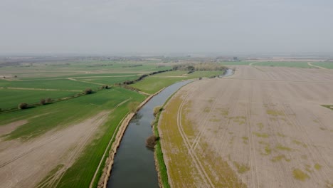 Toma-Aérea-De-Drones-Del-Río-Stour-En-Kent,-Inglaterra