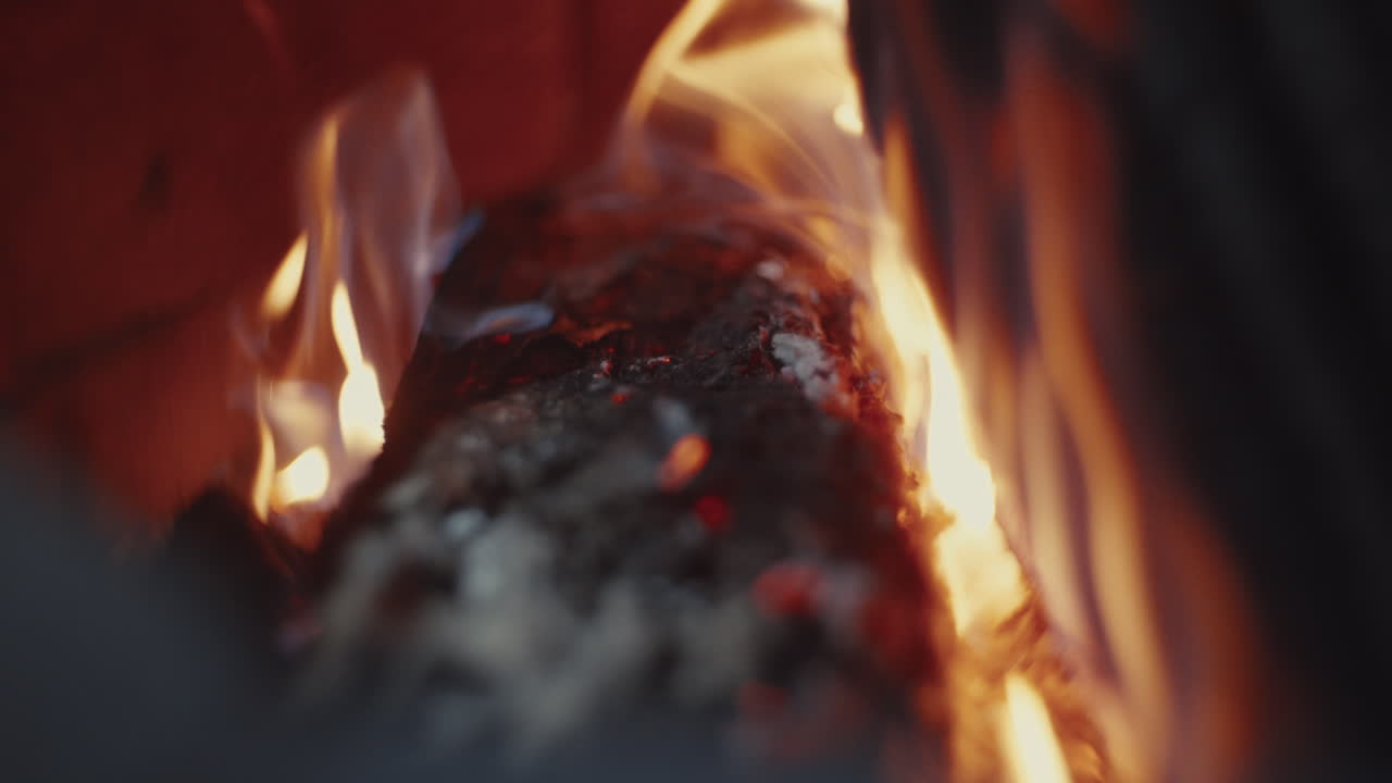 primer plano de un fuego ardiente
