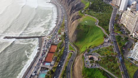 Timelapse-drone-video-of-the-north-view-of-the-coast-of-Miraflores-in-Lima,-Peru