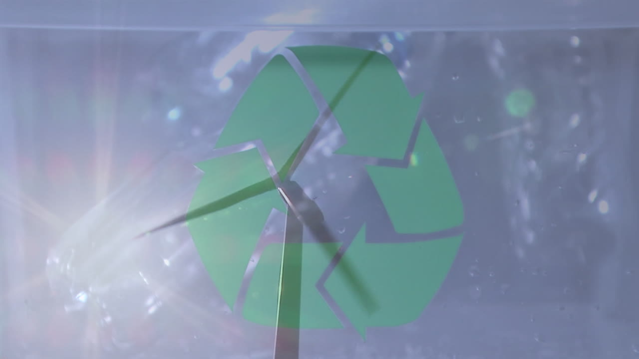 플라스틱 상자 와 풍력 터빈 이 있는 녹색 재활용 표지판 상자 의 애니메이션