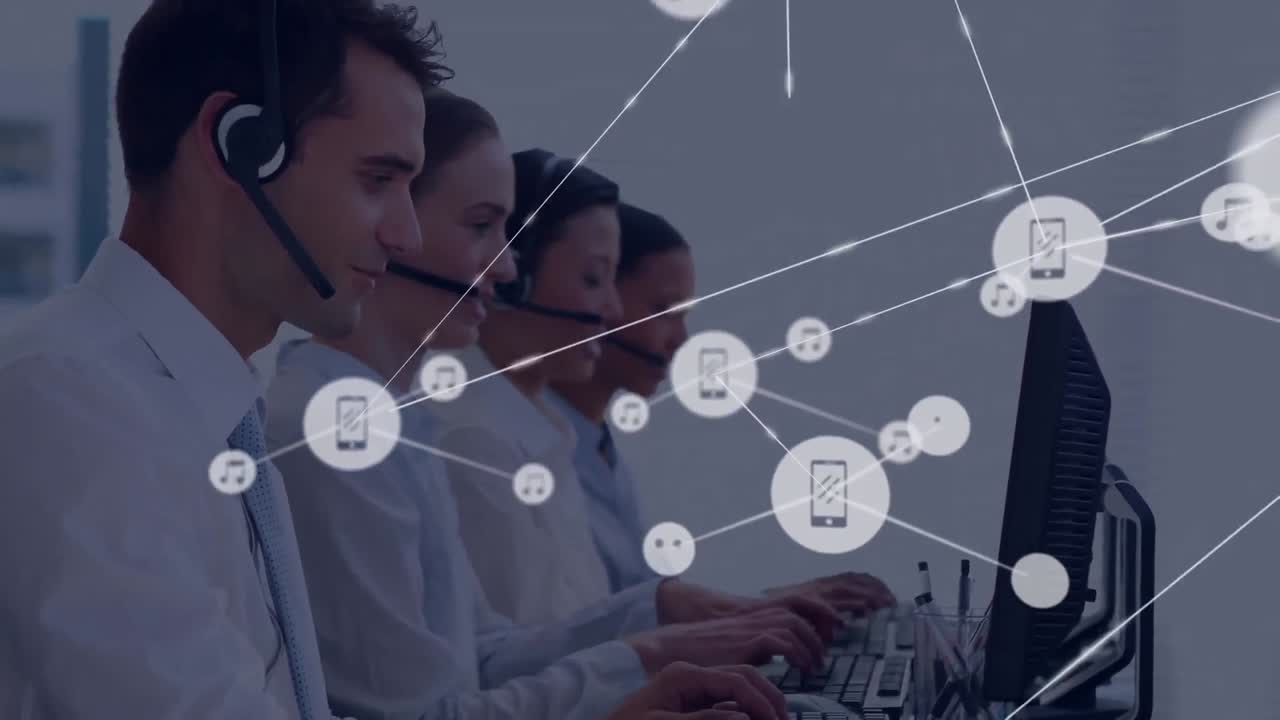 animación de la red de iconos digitales sobre feliz hombre caucásico hablando en auriculares de teléfono en la oficina
