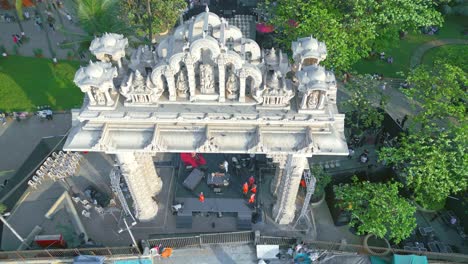 swaminarayan ganeshdwar dadar chowpatty beach puerta de entrada de cerca a la parte superior amplia vista de pájaro mumbai