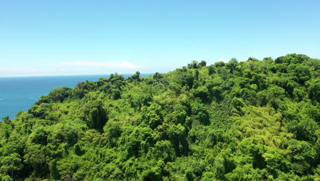 Sobrevuelo-De-Una-Pequeña-Isla-Tropical-En-El-Océano-índico-Frente-A-Madagascar