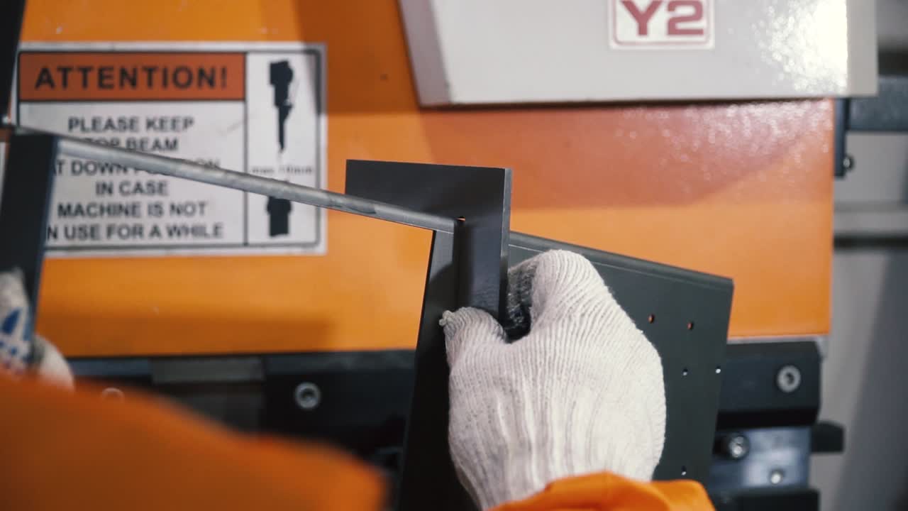 금속 구부림 및 형성 과정