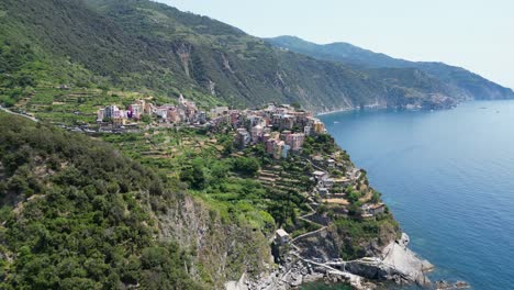 Cinque-Terre-Corniglia-Village-In-Vernazza,-La-Spezia,-Ligurien,-Italien---Luftaufnahme-4K