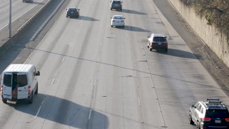 Cars-driving-in-Seattle-traffic