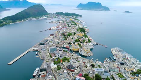 Luftaufnahmen-Der-Stadt-Alesund,-Norwegen