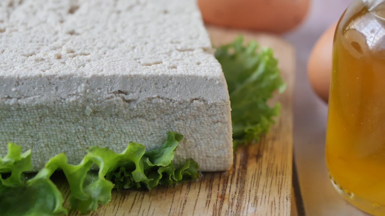 Panetto di tofu con lattuga