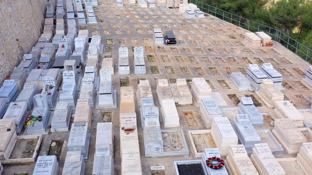 imágenes aéreas sobre el cementerio judío de jerusalén, givat shaul