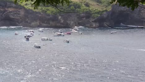 Tourist-boats-sail-on-the-waters-of-Angel-Billabong-in-Nusa-Penida,-Bali,-Indonesia