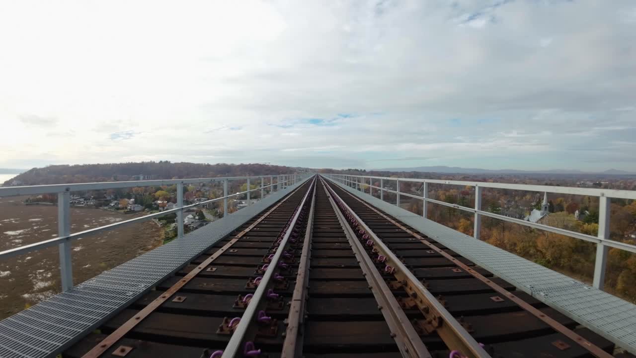 철교를 따라가는 fpv 무인 항공기 2