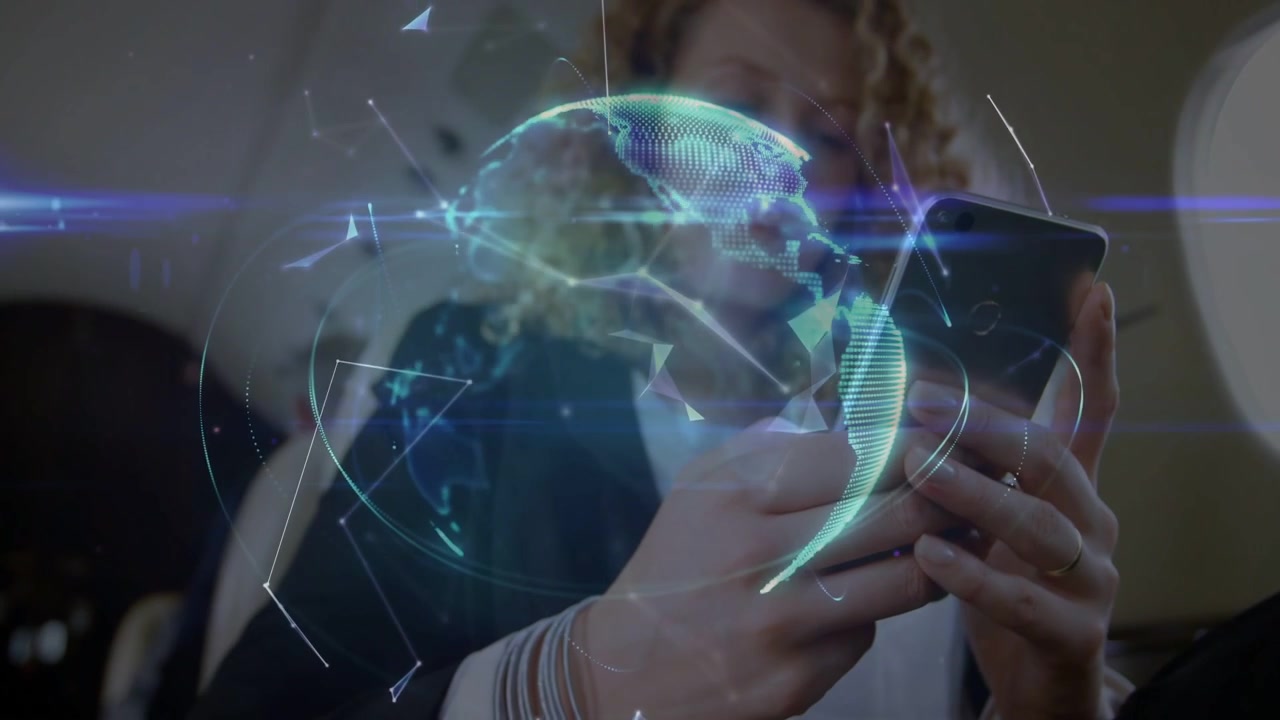 Donna su un aereo che tocca il telefono, avviando una rete che forma un globo 3D sopra il dispositivo per affari.