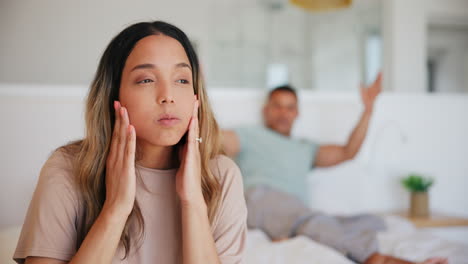divorcio, pelea y pareja en una cama con estrés