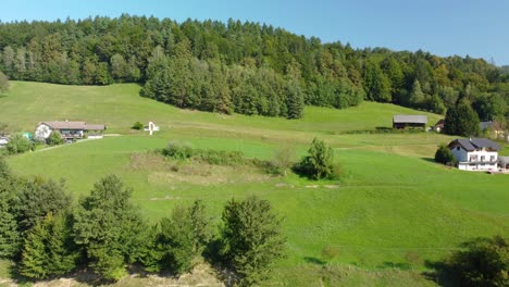 Luftaufnahme-Der-Landschaft-Und-Ländlichen-Siedlung-In-Der-Stadt-Lasko,-Slowenien,-Europa