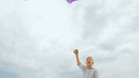 Blonde-Girl-5-Years-With-Kite