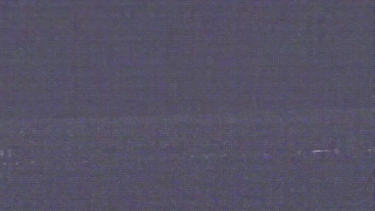 Effetto glitch digitale astratto con statico e linee orizzontali