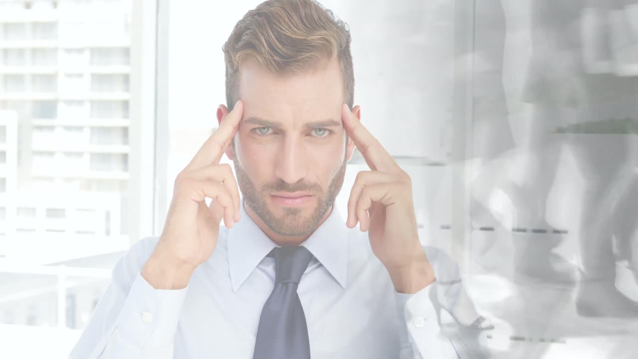 백인 사업가의 애니메이션 사람들이 고 도시 풍경