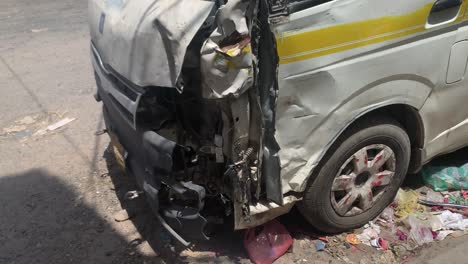 disparo de la escena de un grave accidente de autobús que causó lesiones al conductor