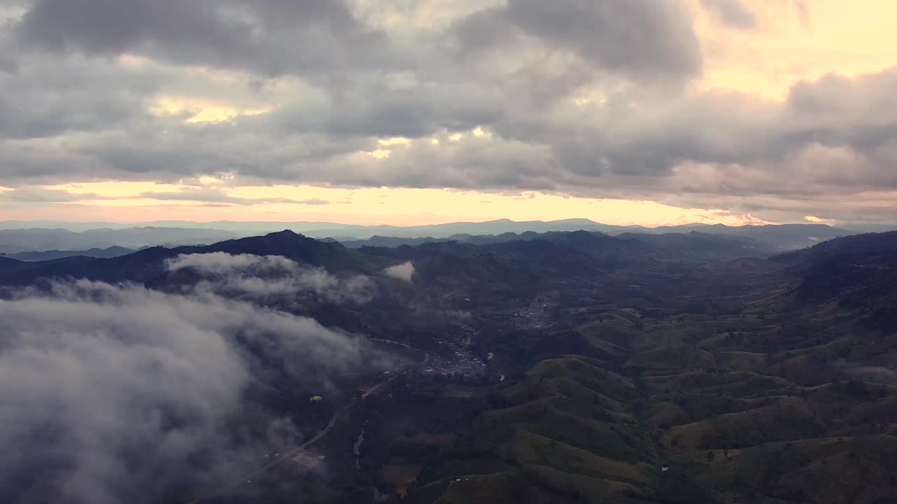 toma aérea de la provincia de loei, tailandia y mountain view tomada en dji pt4