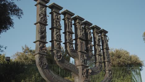 menorá judía en jerusalén israel hanukkah estatua ciudad monumento para judíos