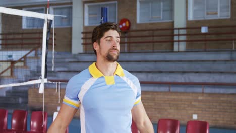 jugador de voleibol realizando un ejercicio de estiramiento 4k