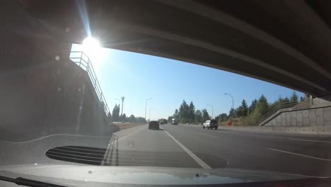 Timelapse-De-La-Cámara-Del-Tablero-Conduciendo-Un-Automóvil-En-La-Carretera-Con-Otro-Tráfico