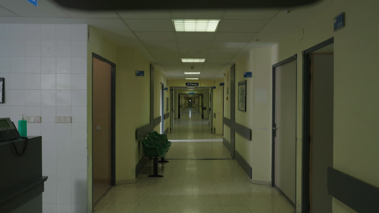 corredor vacío del hospital