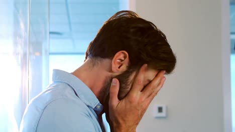 Worried-man-in-the-office