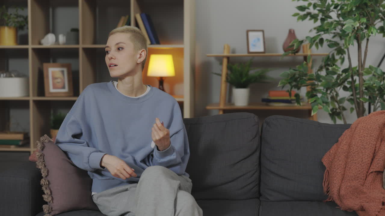 임신 테스트를 하는 여성