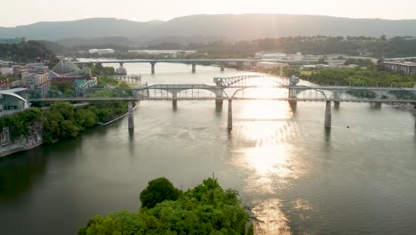 Salida-Del-Sol,-Puesta-De-Sol-Sobre-Los-Puentes-Del-Río-En-Chattanooga-Tn,-Estados-Unidos