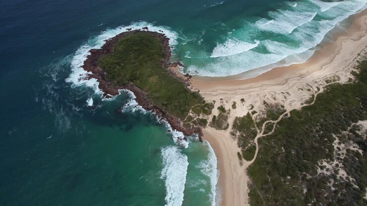 Veduta aerea su un promontorio a Dark Point Aboriginal Place nel Nuovo Galles del Sud, Australia - ripresa con drone