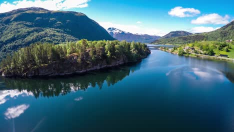 Wunderschöne-Natur-Norwegen.-Flug-über-Den-Sognefjord.