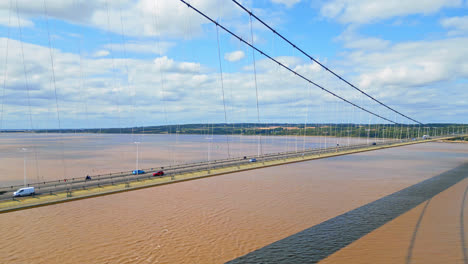 Disfruta-De-La-Belleza-Del-Puente-Humber-A-Través-De-Esta-Vista-Aérea-Con-Drones