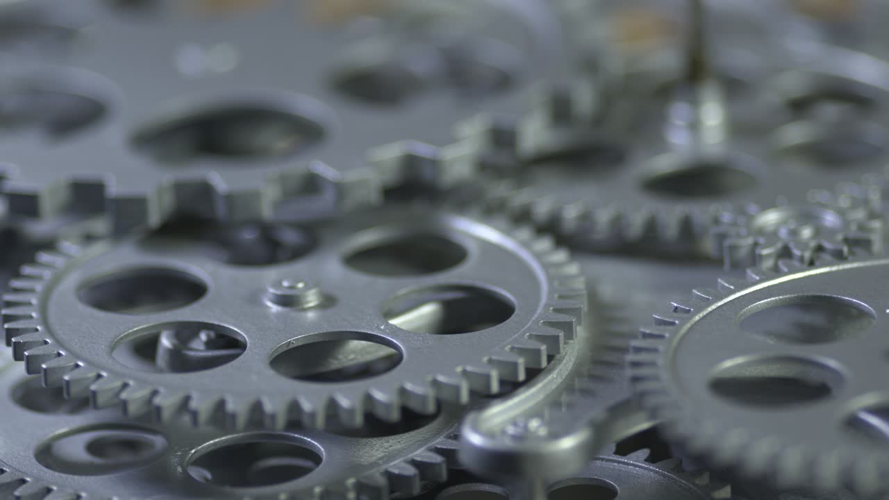 rotación de los engranajes metálicos