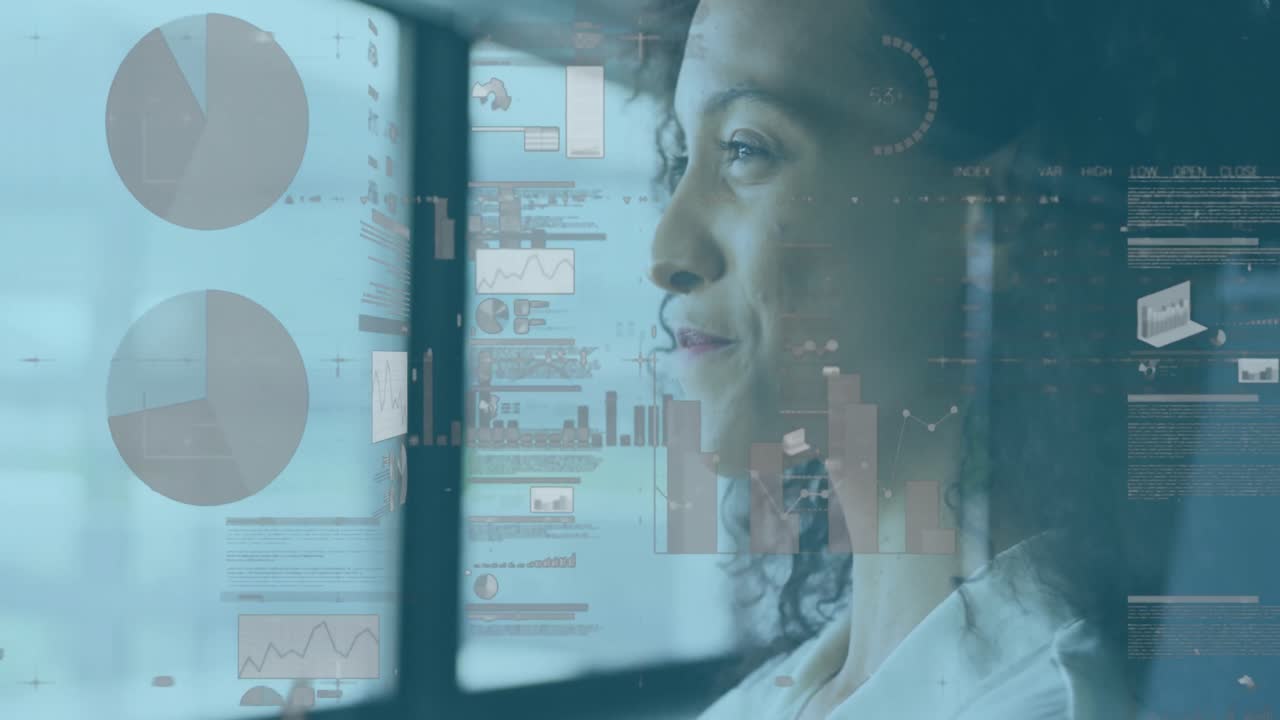 animación de estadísticas y procesamiento de datos financieros sobre empresaria biracial