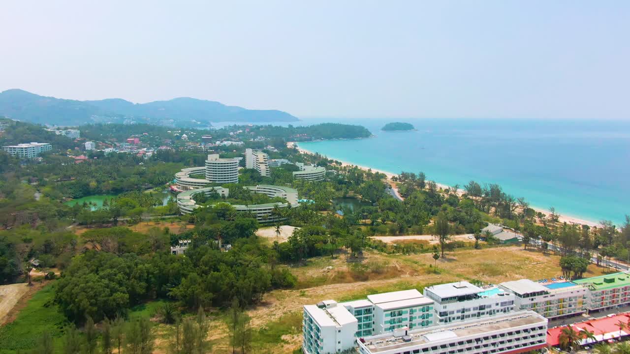 열대 해변 휴양지 의 공중 사진