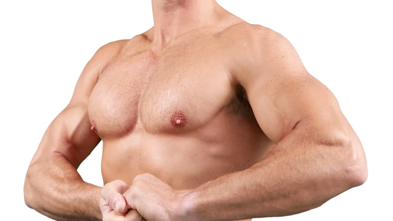 hombre musculoso flexionando su músculo