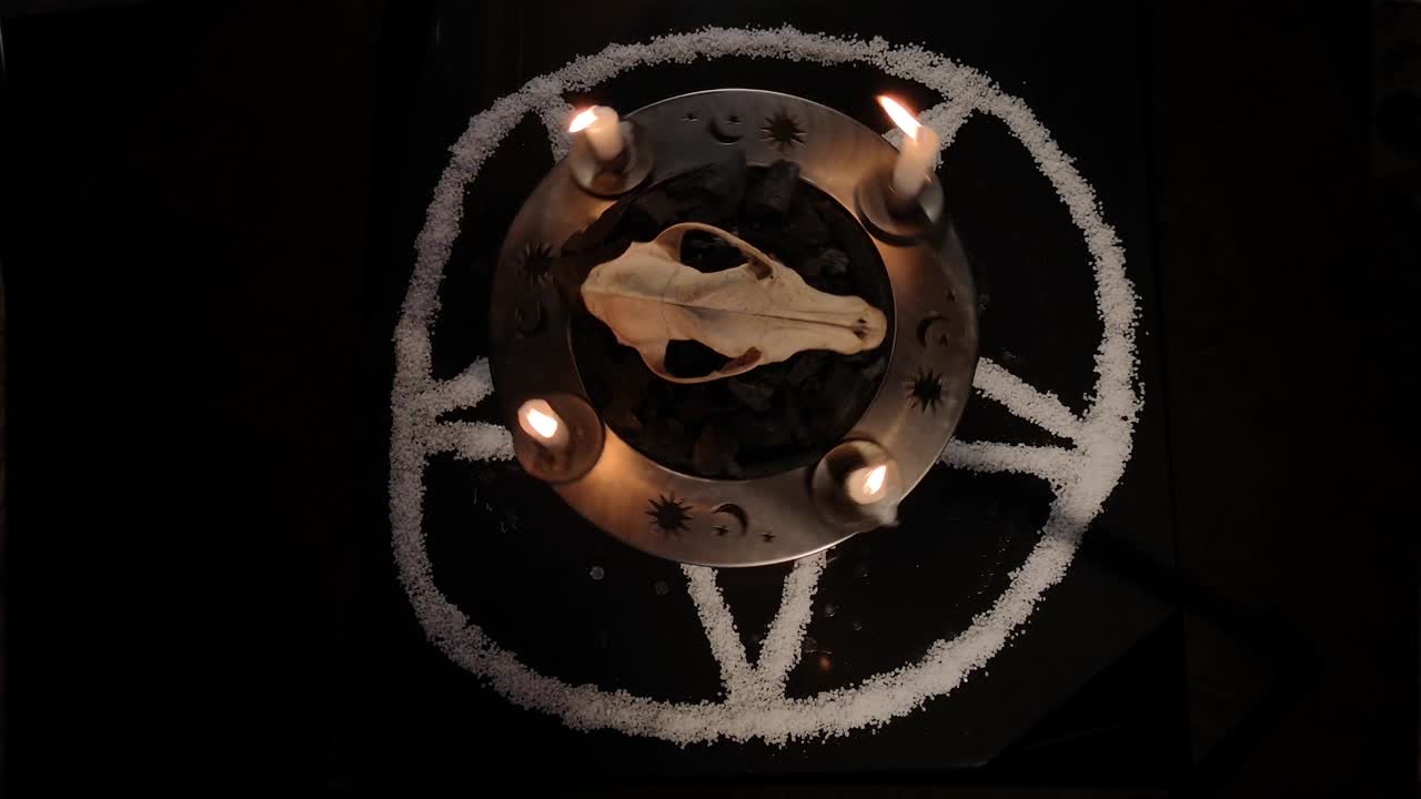 la naturaleza morta metafórica de los símbolos ocultos