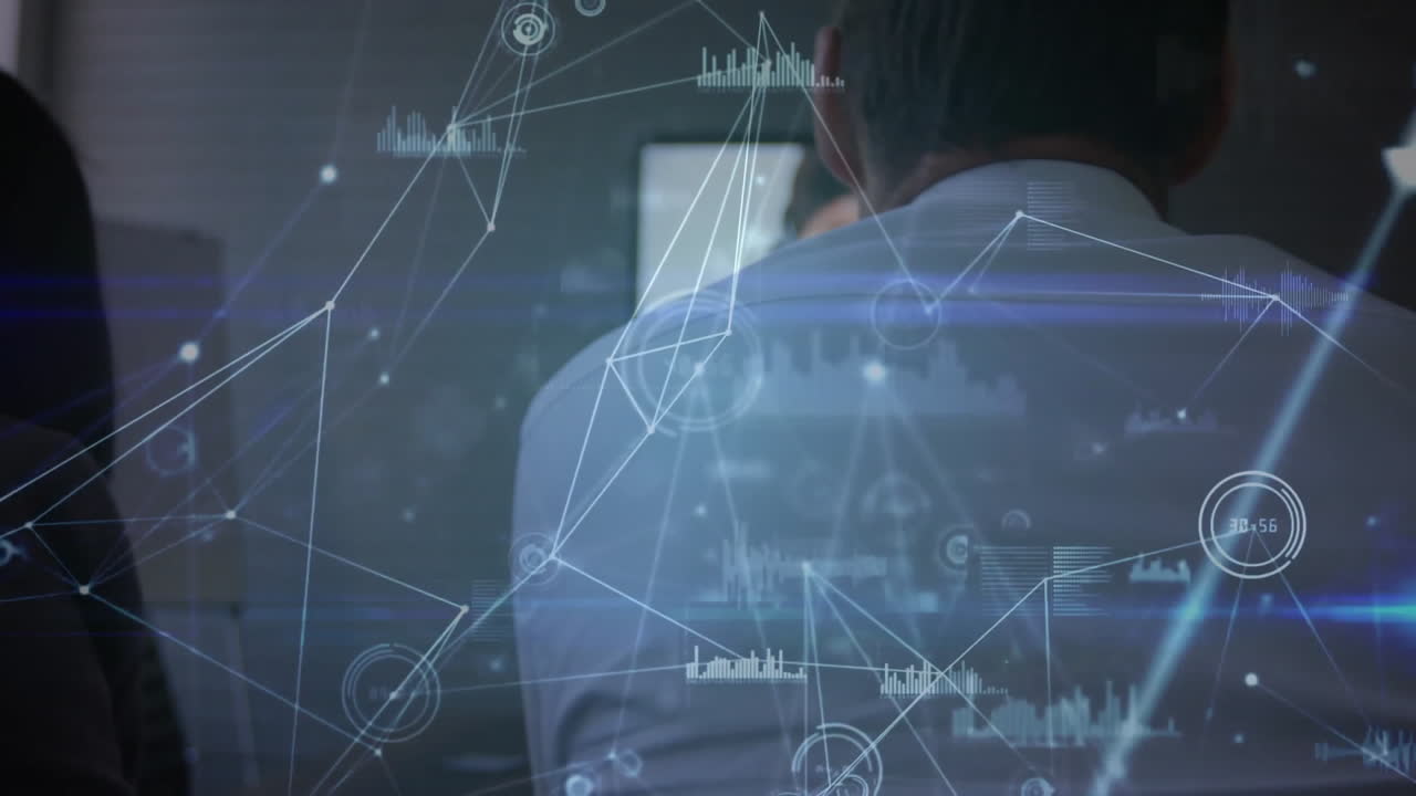 컴퓨터에서 일하는 사람에 대한 연결 네트워크 및 데이터 처리 애니메이션