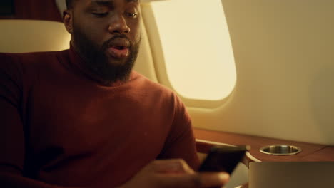 happy entrepreneur calling friend on business trip closeup. smiling man talking