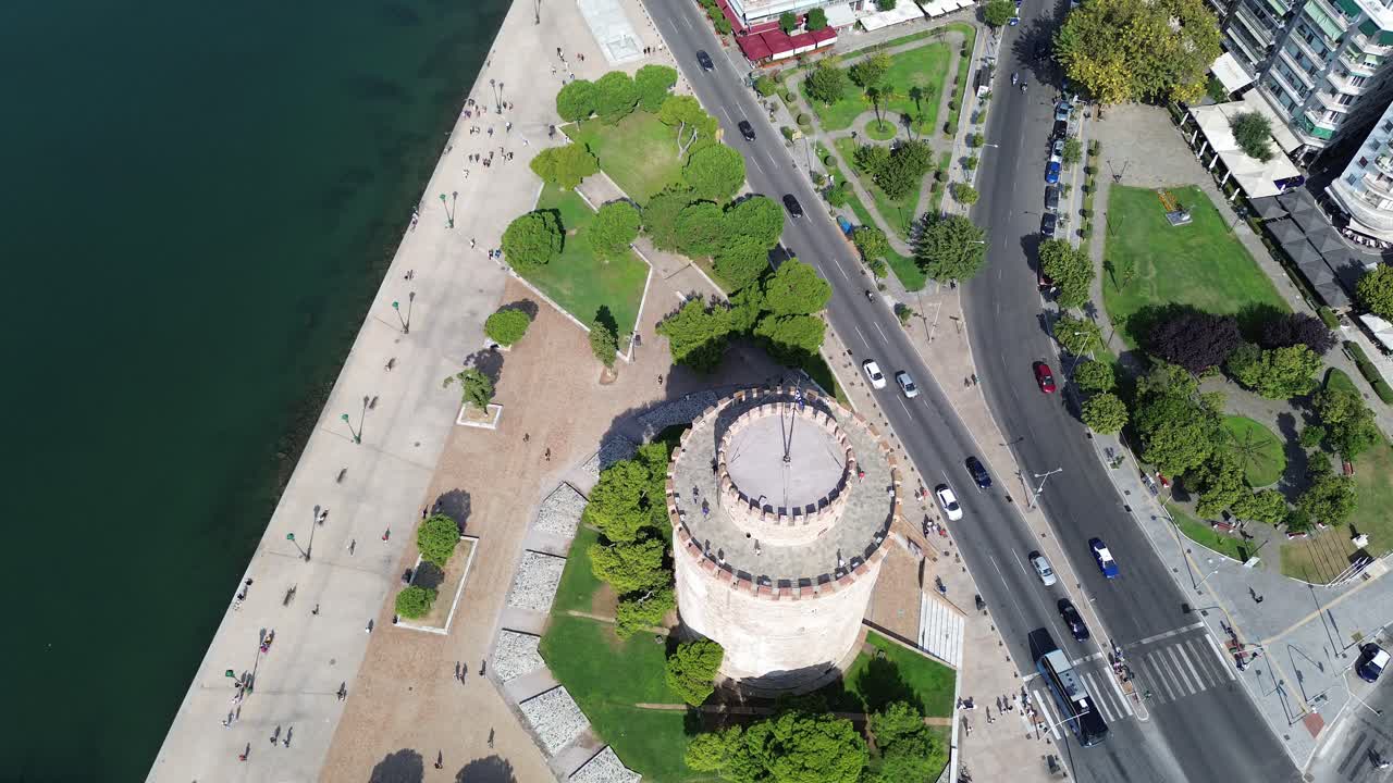 la torre blanca en tesalónica, grecia: una perspectiva aérea escénica durante el día