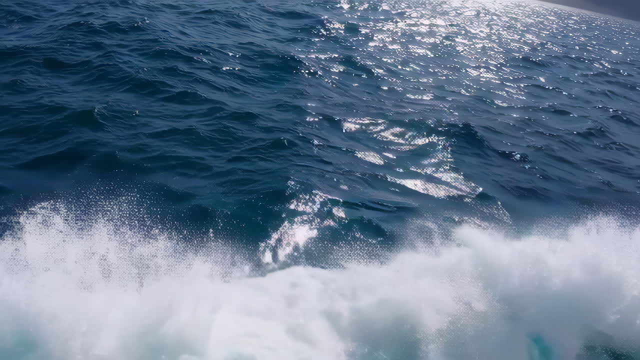 ondas oceánicas y reflejos