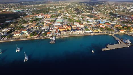 The-city-of-Kralendijk-during-sunset,-located-on-the-Caribbean-island-Bonaire