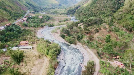 en el río en el bosque en la jungla
