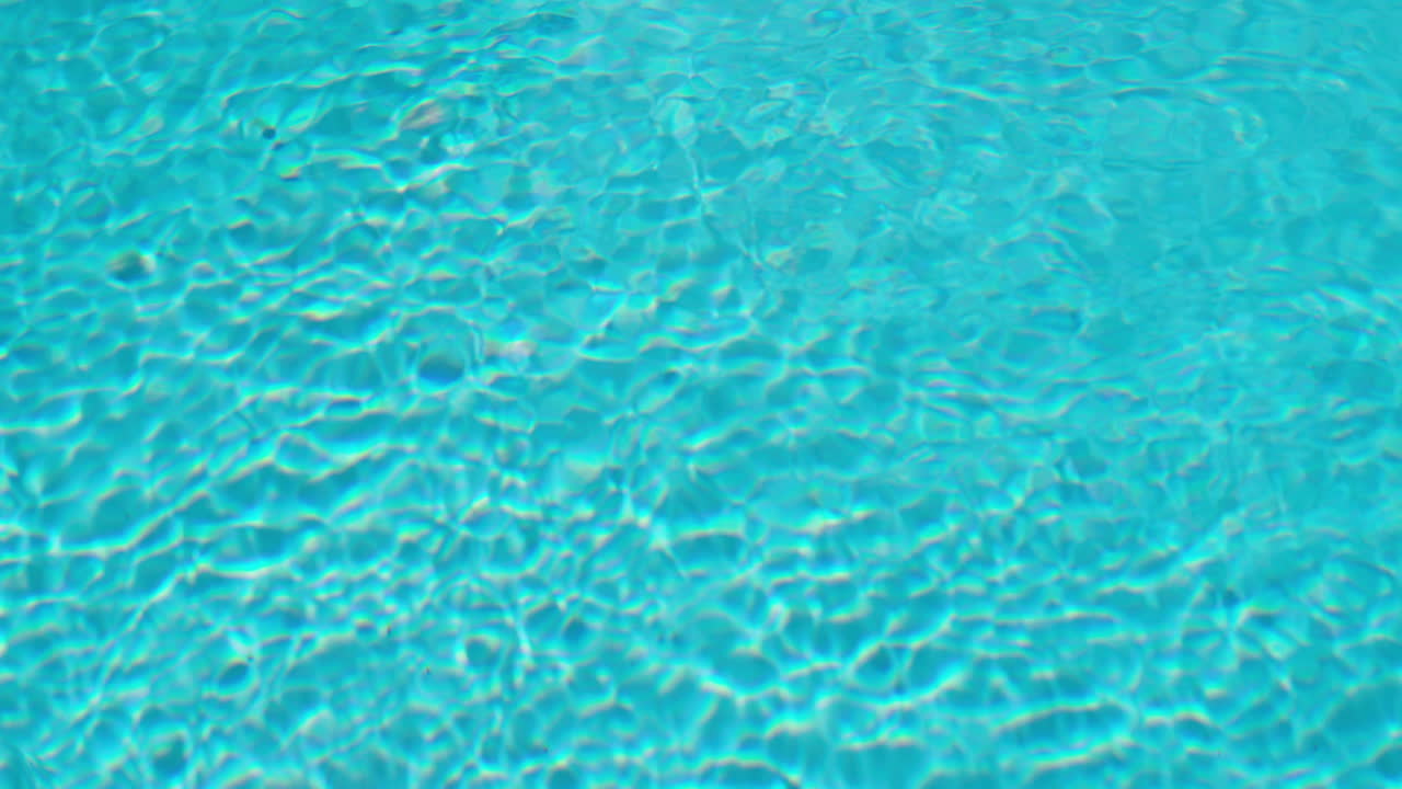 Air Beriak di Kolam Renang